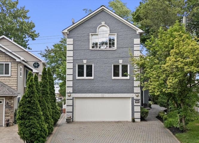 4691 Mapleview Avenue, West Bloomfield, MI 48324
