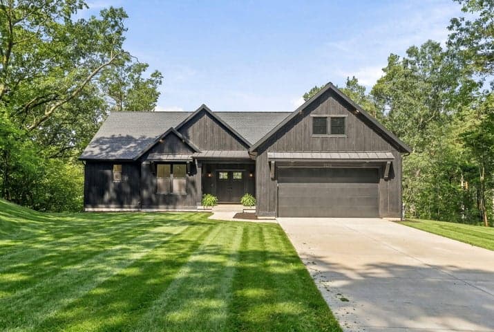 3126 Red Oak Drive, Saugatuck, MI 49453