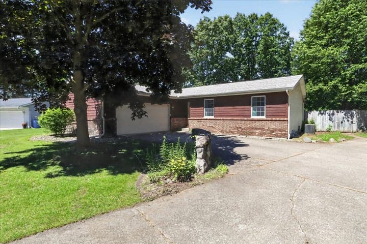 56800 Bow Drive, Three Rivers, MI 49093