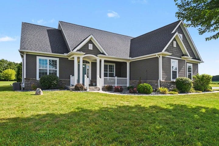 3181 Chamberlain Road, Buchanan, MI 49107