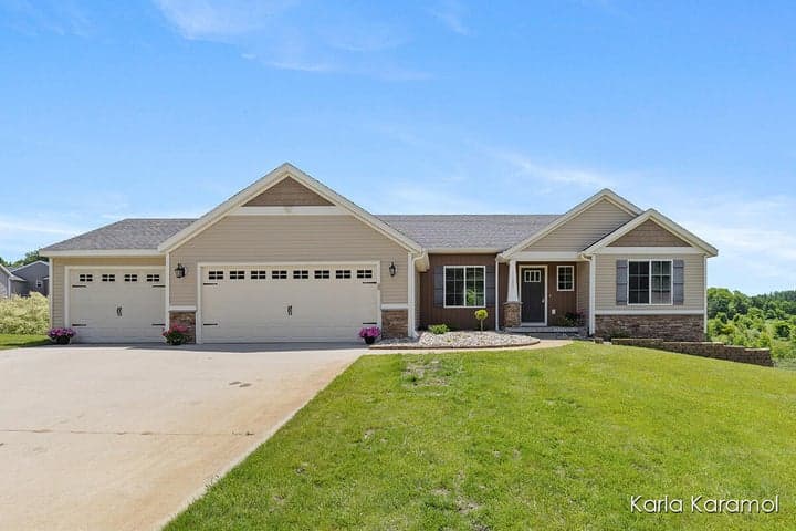 11782 Ridge Water Drive NE, Sparta, MI 49345