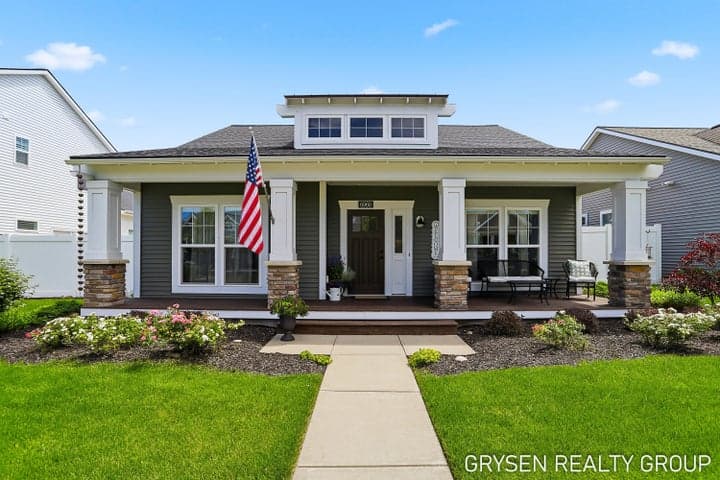 6960 E Cottage Lane, Rockford, MI 49341