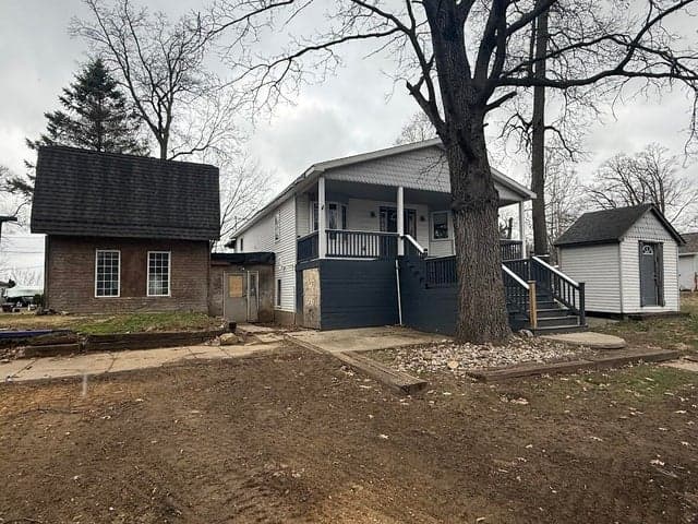 1747 Tennis Court, Pleasant Lake, MI 49272