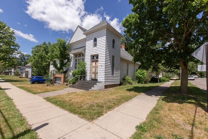 31 Vine Street, Hillsdale, MI 49242
