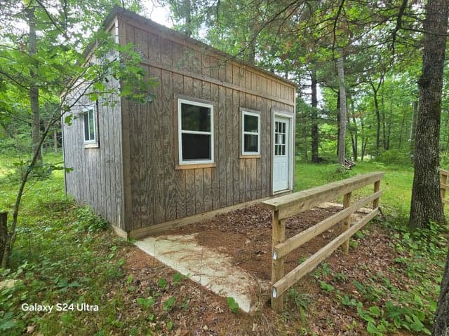 10513 N Peacock Trail, Irons, MI 49644