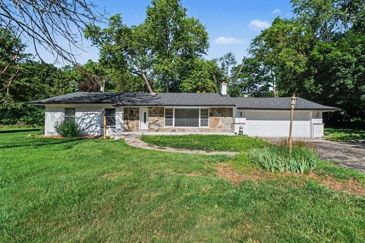24900 N Cromwell Drive, Franklin, MI 48025