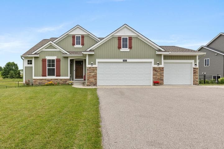 5832 Thornapple River Drive SE, Grand Rapids, MI 49512