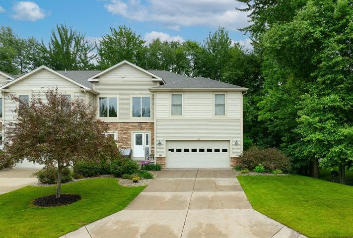 907 N Sandalwood Circle 71, Norton Shores, MI 49441