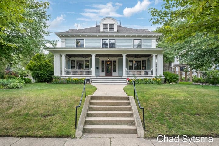 703 Madison Avenue SE, Grand Rapids, MI 49503