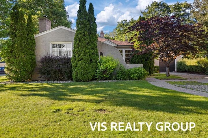 303 E Savidge Street, Spring Lake, MI 49456