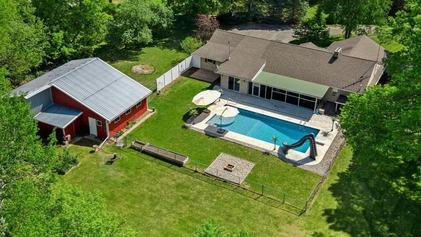 10226 SW Greenville Road, Greenville, MI 48838