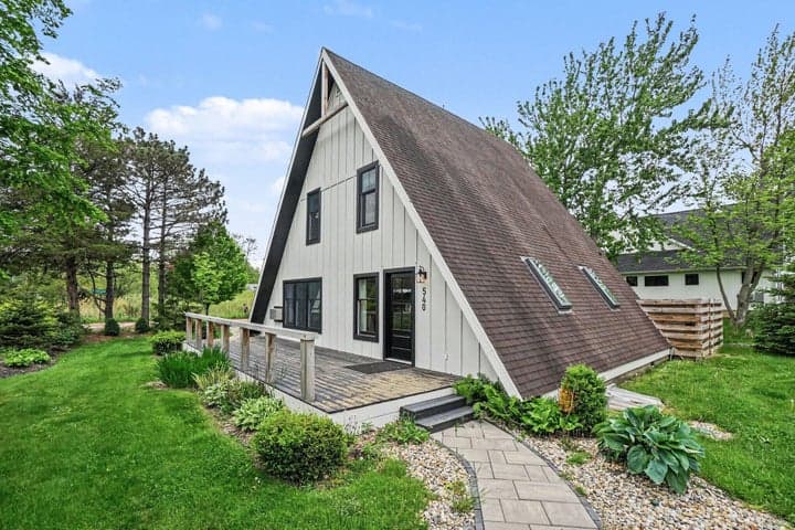 540 East Drive, South Haven, MI 49090
