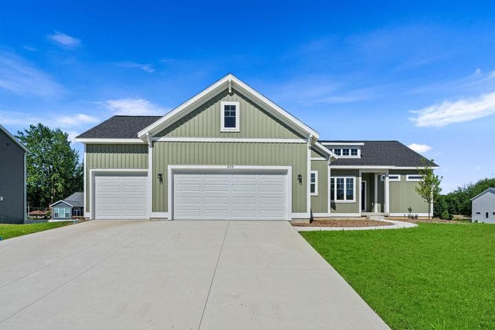 659 Waterford Village Drive NW, Grand Rapids, MI 49534
