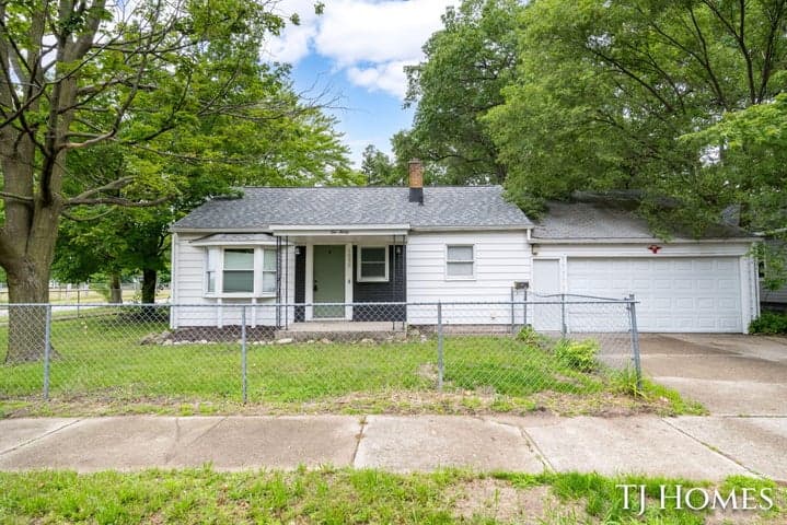 1030 Calvin Avenue, Muskegon, MI 49442