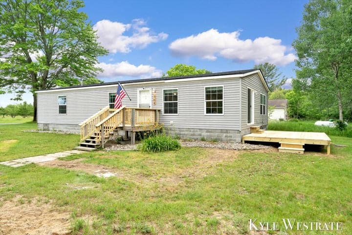 704 Chestnut, Howard City, MI 49329