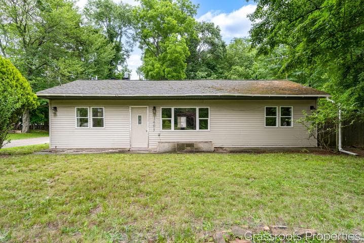 1403 S Mears Avenue, Whitehall, MI 49461