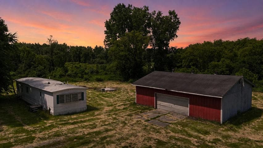 9500 N Meridian Road, Pleasant Lake, MI 49272