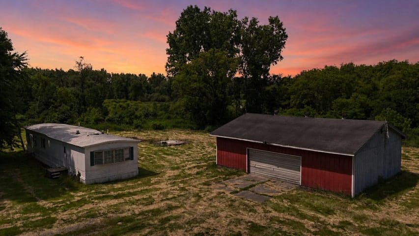9500 N Meridian Road, Pleasant Lake, MI 49272