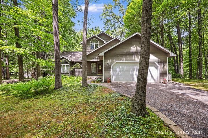 10288 Hathaway Drive, Greenville, MI 48838