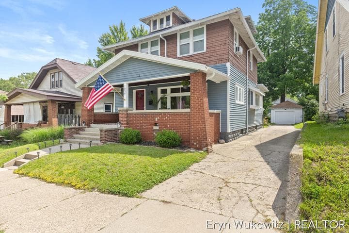 1038 Widdicomb Avenue NW, Grand Rapids, MI 49504