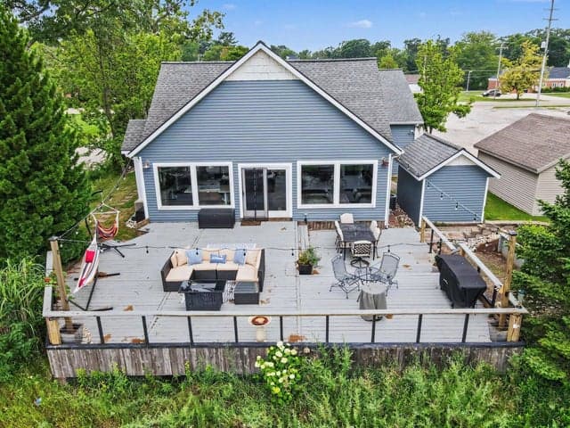 1102 Central Avenue, Muskegon, MI 49445