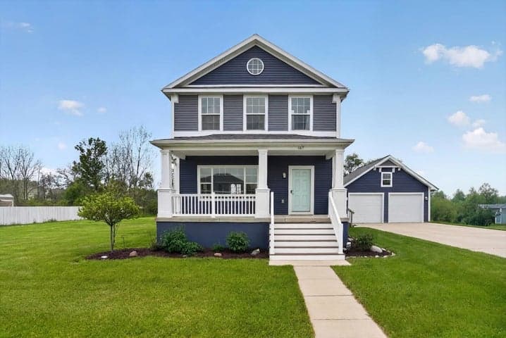 447 Oakwood Drive, Charlotte, MI 48813
