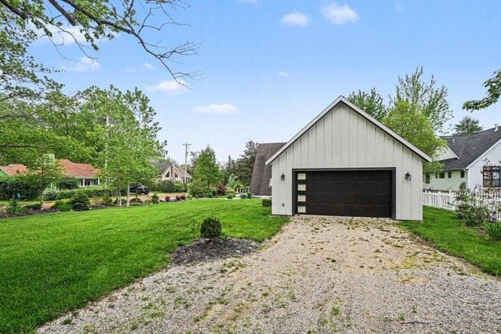 East Drive Garage, South Haven, MI 49090