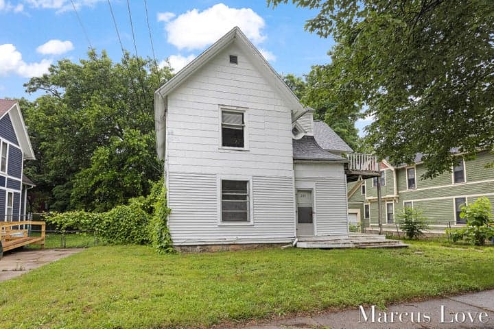 233 Hollister Avenue SE, Grand Rapids, MI 49506