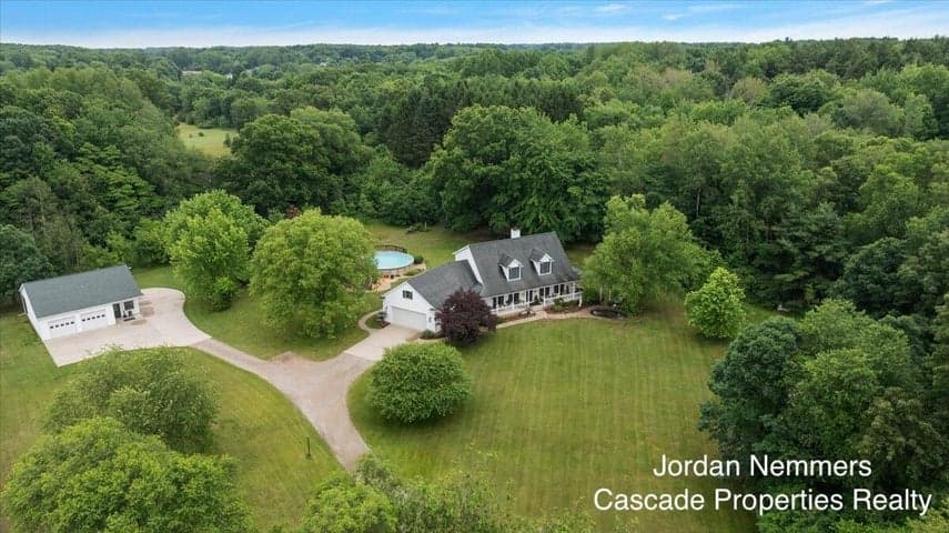 8236 Alpine Avenue NW, Sparta, MI 49345