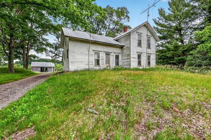 1085 S 96th Avenue, Shelby, MI 49455