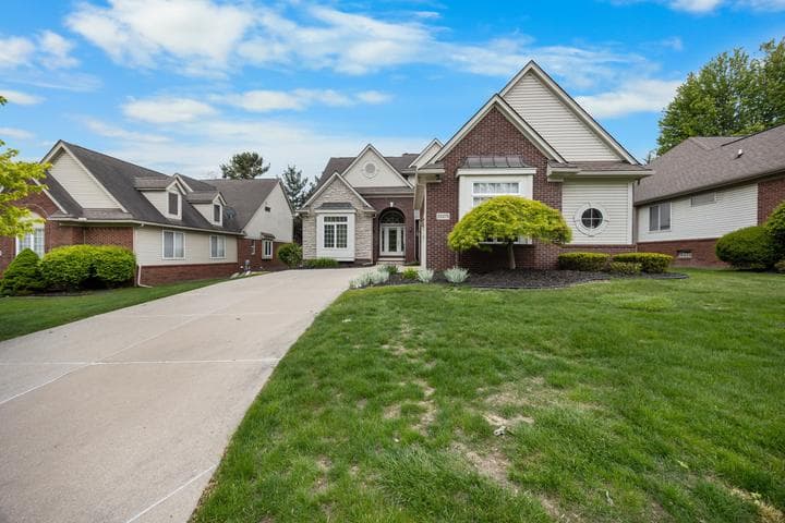 22273 Abington Drive, Farmington Hills, MI 48335
