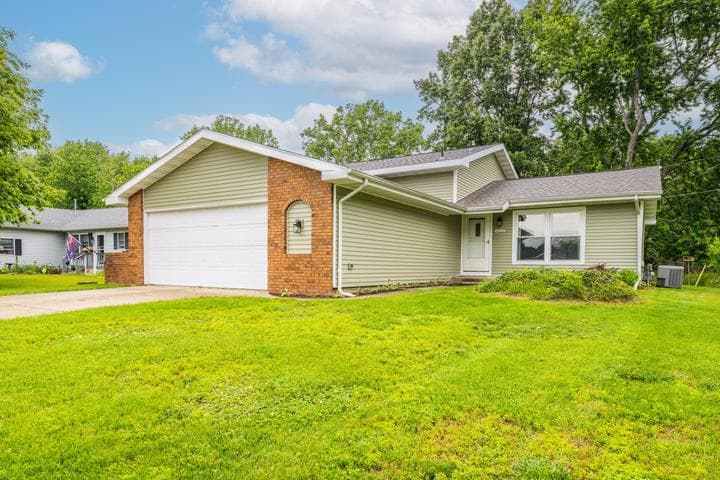 4633 Vista Drive, Bridgman, MI 49106