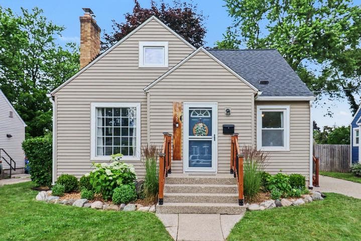 1055 Kelsey Street NE, Grand Rapids, MI 49505
