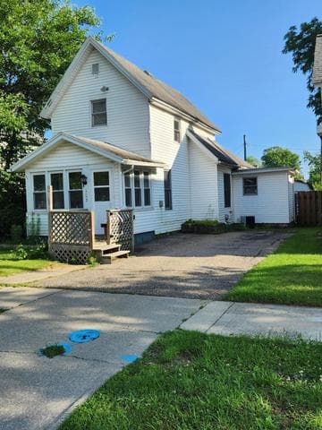 103 E Telegraph Street, Dowagiac, MI 49047