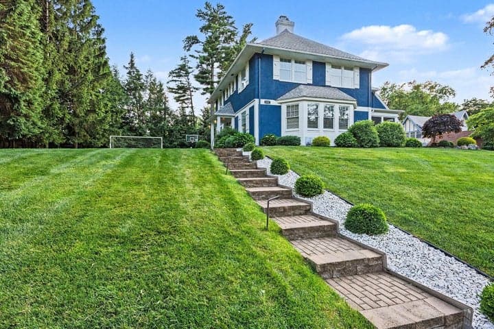 1517 Spruce Drive, Kalamazoo, MI 49008