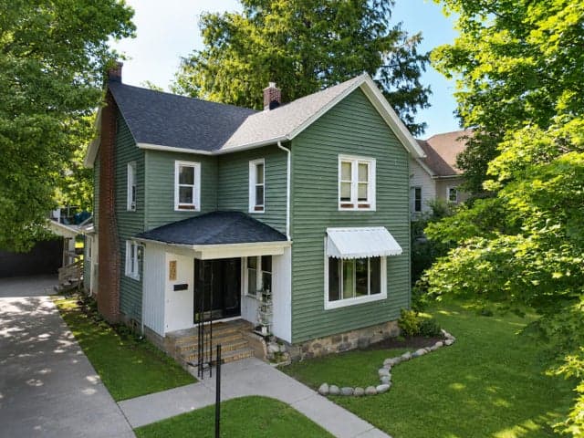 207 S Barry Street, Greenville, MI 48838