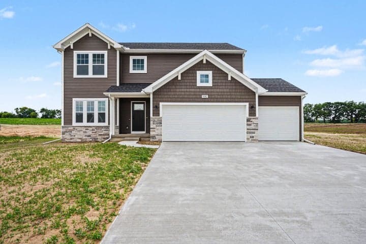 9392 Snow Valley Drive SE, Alto, MI 49302