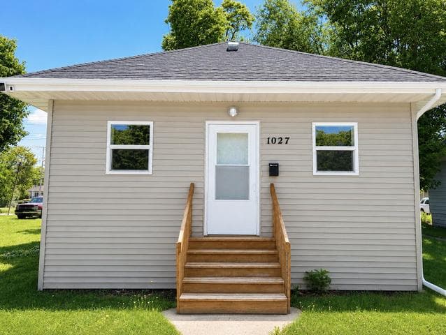 1027 Broadway, Benton Harbor, MI 49022