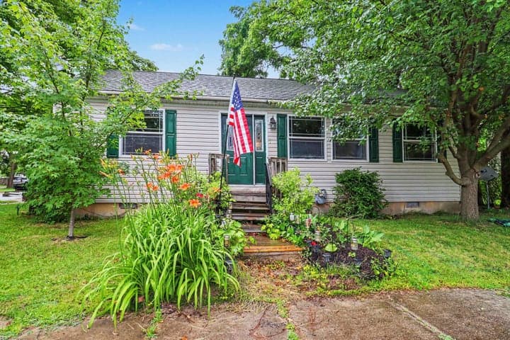 224 S Division Avenue, Fremont, MI 49412