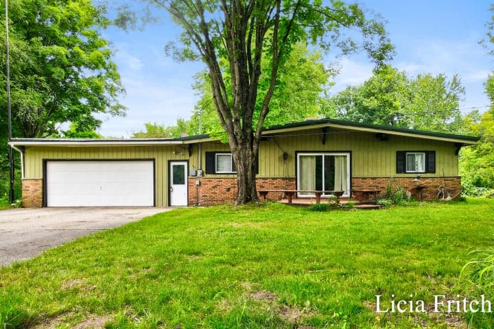 9016 E M 20, Hesperia, MI 49421