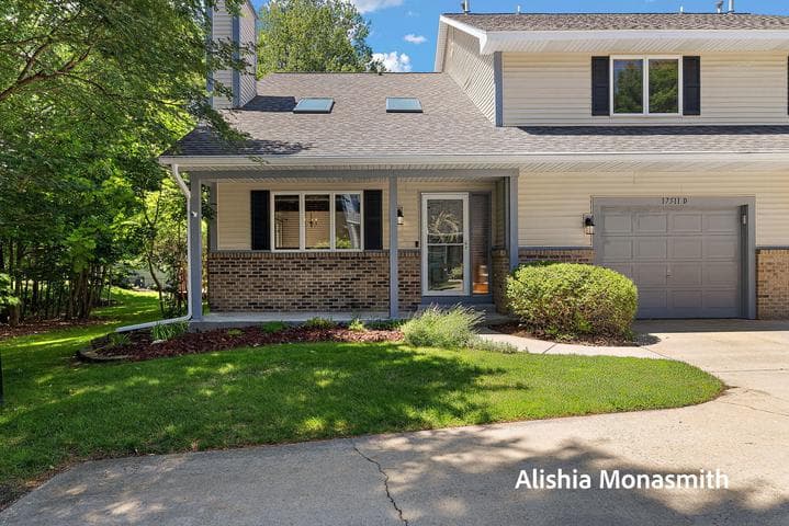 17511 Parkwood Drive D, Spring Lake, MI 49456