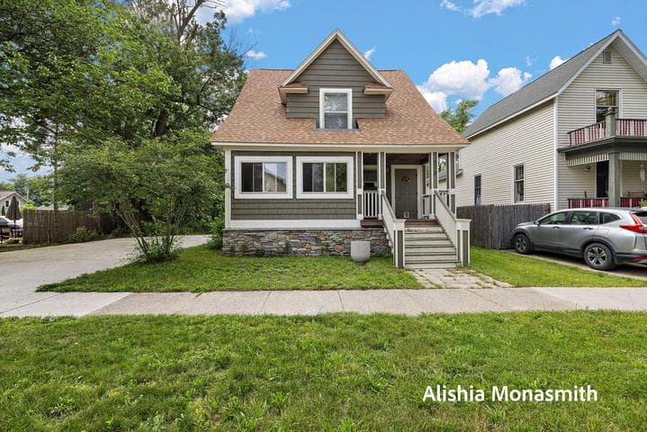 313 N 5th Street, Grand Haven, MI 49417