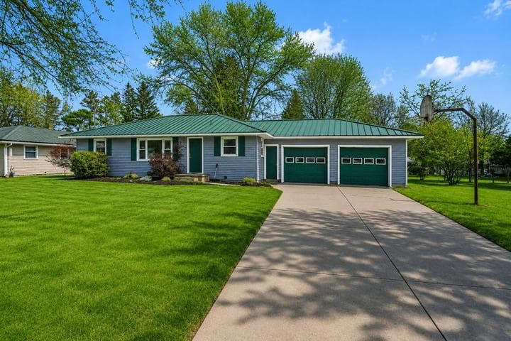 818 N Main Street, Evart, MI 49631