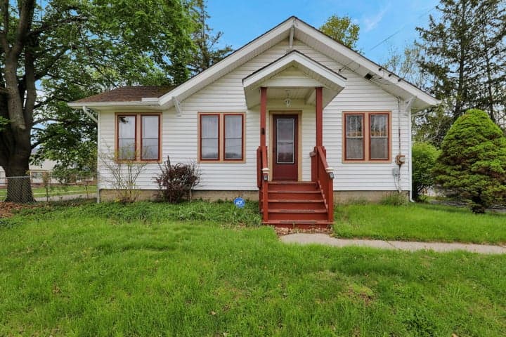 4308 Pleasant Grove Road, Lansing, MI 48910