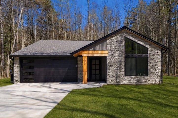 12745 Austrian Drive, Grant, MI 49327