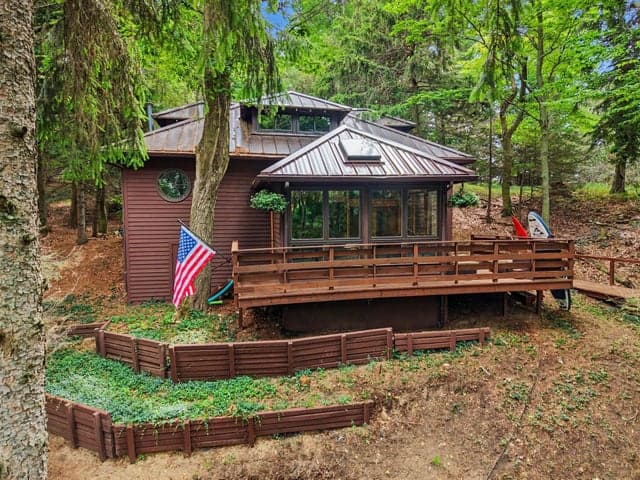 20 Crescent Hill, Grand Haven, MI 49417
