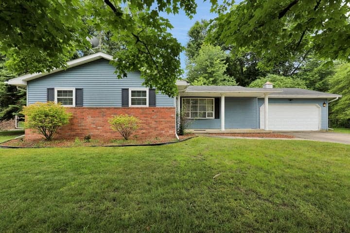 7701 Laurie Lane S, Saginaw, MI 48609