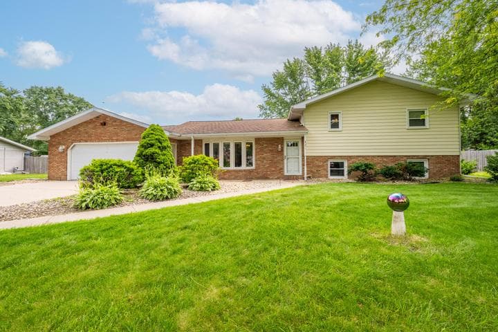 5985 Echo Ridge, Stevensville, MI 49127