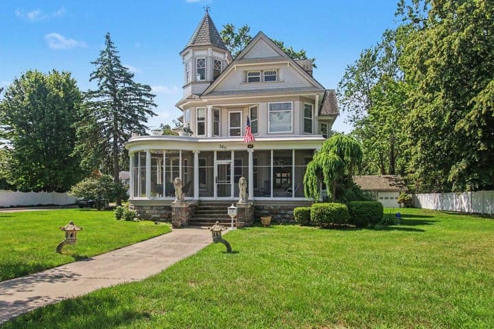 360 E Central Avenue, Zeeland, MI 49464