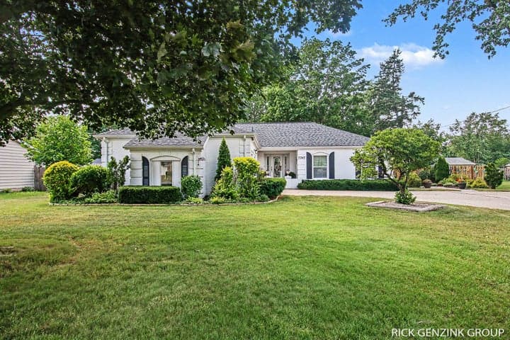 7747 Park Lane Avenue, Jenison, MI 49428